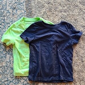 Bundle of two 2T tshirts one cat and jack and one old navy.  Green and Blue